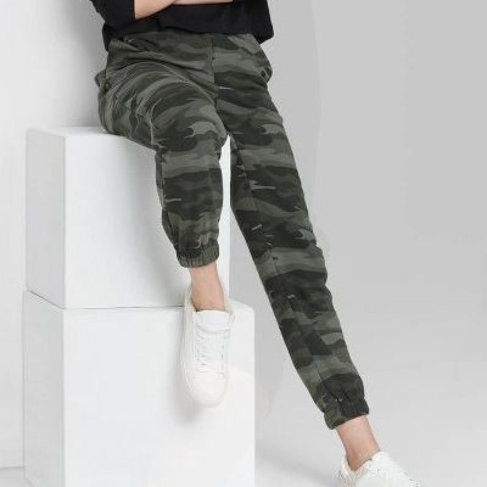 Women's High-Rise Fleece Sweatpants - Wild Fable™ Green Camo MEDIUM